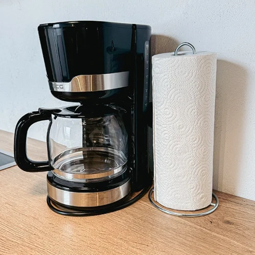 Kaffemaschine mit Filter und Zewa im Appartementhaus Neumann
